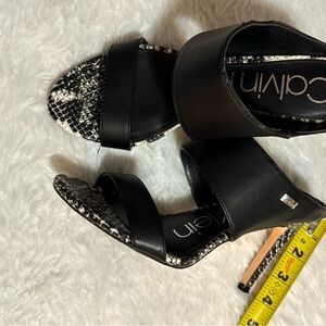 Calvin Klein Shayna Black And Snake Print Sandal Size 6.5